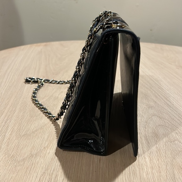 Vintage Chanel Black Quilted Patent leather Round top CC Flap Bag 1215c45 - Picture 3 of 16